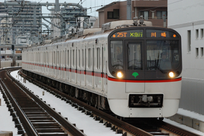 都営車のエアポート急行川崎行。5318編成が充当された。