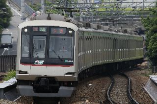 昼間帯の上り準急はすべて東武線直通、一部を除き久喜行きです。